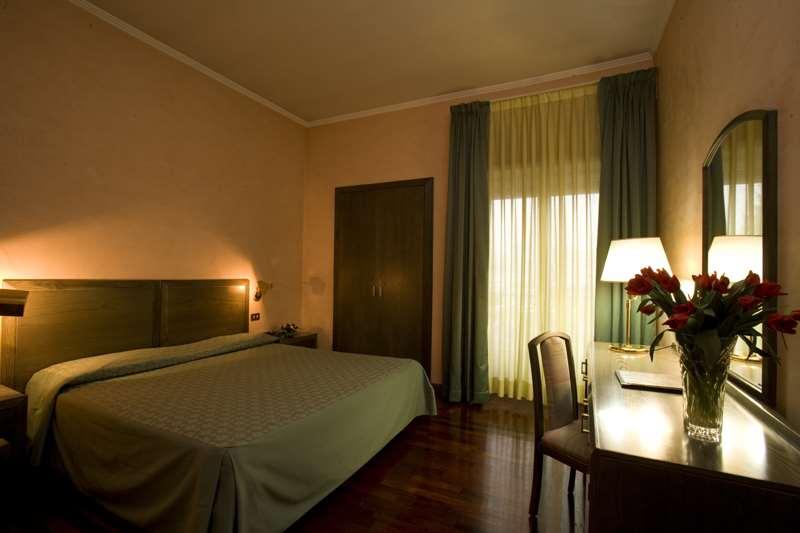 Astor Hotel Vintage Φροζινόνε Δωμάτιο φωτογραφία