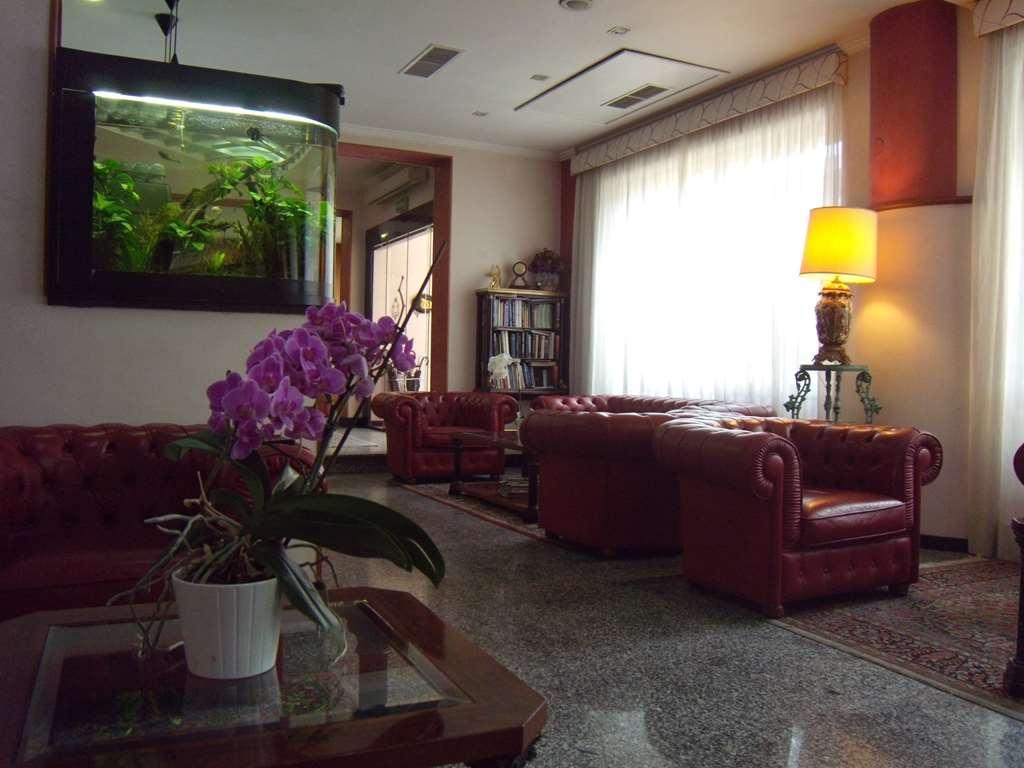 Astor Hotel Vintage Φροζινόνε Εστιατόριο φωτογραφία